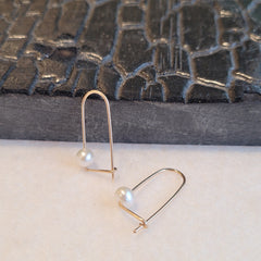Pearl Wire Safety Pin Earring - Gold
