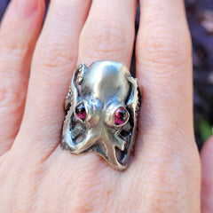 Evil Octopus - Garnet