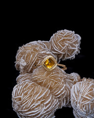 Citrine Sugarloaf Goldsmithing Ring