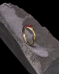 Single Curve Ring - Pink Sapphire