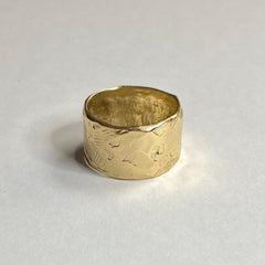 Medium Texture Cigar Band Gold Ring