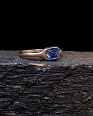 Rectangular Sugarloaf Tanzanite Ring