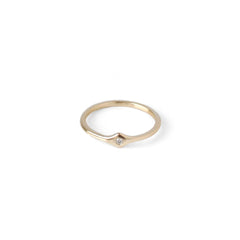 Delicate Curve Gold Ring with Diamond