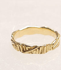 Lattice Natural Edge Gold Ring