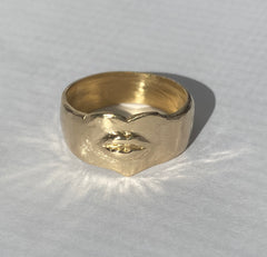 Lover's Lips Cigar Band Ring
